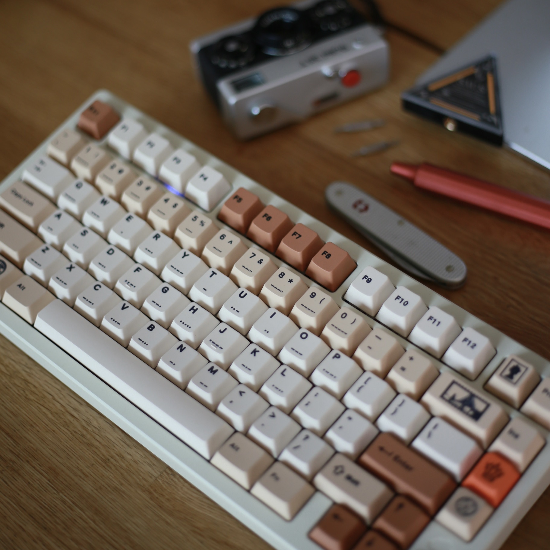 Rainy75 여행 키캡 측면 뷰